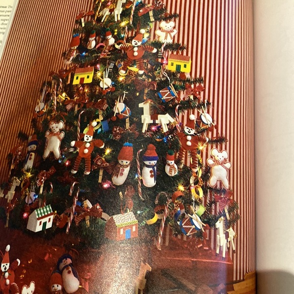 4 Christmas ornament making books plus Tole, painting, and patterns - Picture 3 of 11